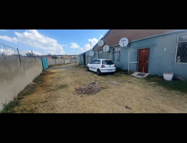 15 BEDROOM HOUSE FOR SALE IN RHODESFIELD